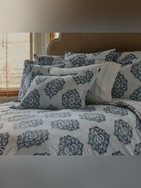 JOHN ROBSHAW TEXTILES Dahara 26” x 26” Decorative Pillow Cover, NWT